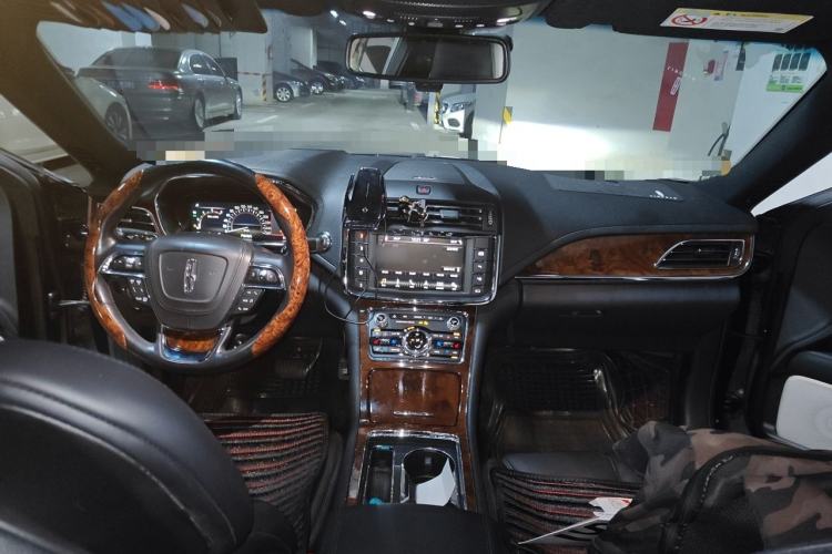 Used Lincoln Continental 2017 3.0T Four-Wheel Drive Prestige Edition Center Console