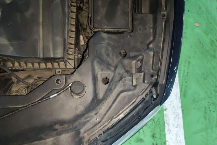 Used Lincoln Continental 2017 2.0T Two-Wheel Drive Deluxe Edition Engine Bay Left