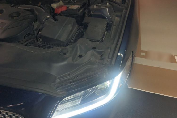 Used Lincoln Continental 2017 2.0T Two-Wheel Drive Deluxe Edition Engine Bay Left