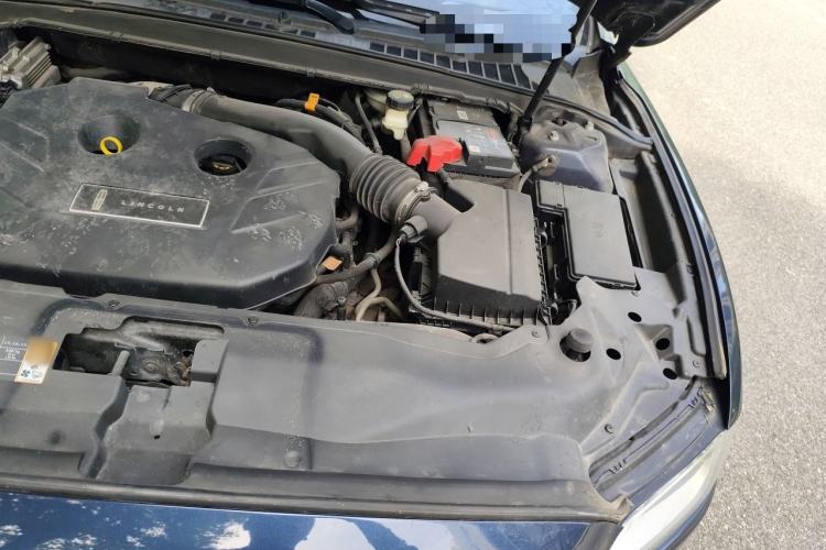 Used Lincoln Continental 2017 2.0T Two-Wheel Drive Prestige Edition Engine Bay Left