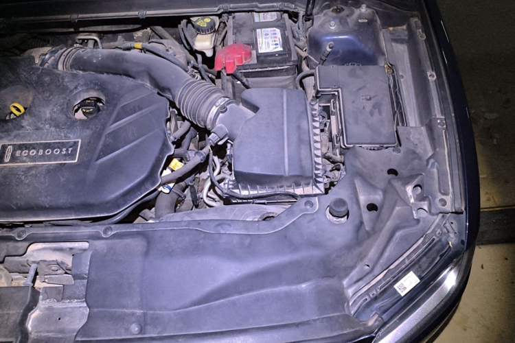Used Lincoln Continental 2017 2.0T Two-Wheel Drive Deluxe Edition Engine Bay Left