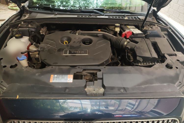 Used Lincoln Continental 2017 2.0T Two-Wheel Drive Prestige Edition Engine Bay