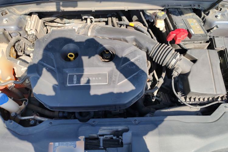 Used Lincoln Continental 2017 2.0T Two-Wheel Drive Prestige Edition Engine Bay