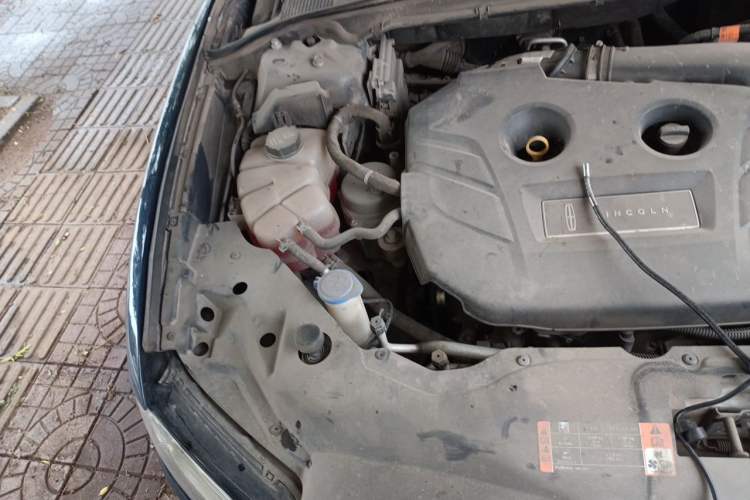 Used Lincoln Continental 2017 2.0T Two-Wheel Drive Deluxe Edition Engine Bay Right
