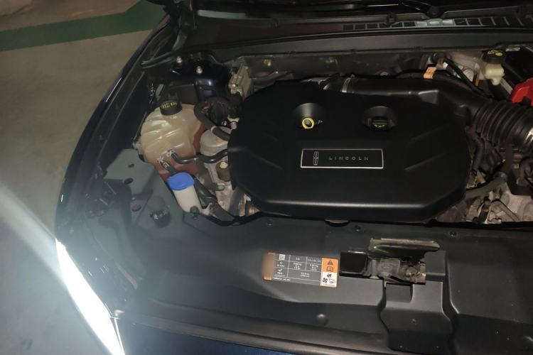 Used Lincoln Continental 2017 2.0T Two-Wheel-Drive Luxury Edition Engine Bay Right