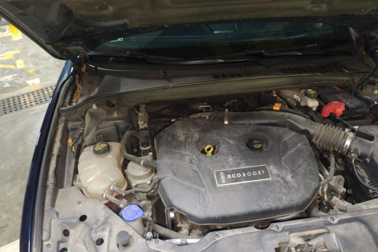 Used Lincoln Continental 2017 2.0T Two-Wheel-Drive Luxury Edition Engine Bay Right