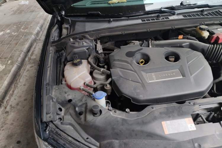 Used Lincoln Continental 2017 2.0T Two-Wheel Drive Deluxe Edition Engine Bay Right