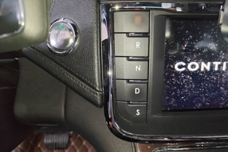 Used Lincoln Continental 2017 2.0T Two-Wheel Drive Prestige Edition Gear Lever