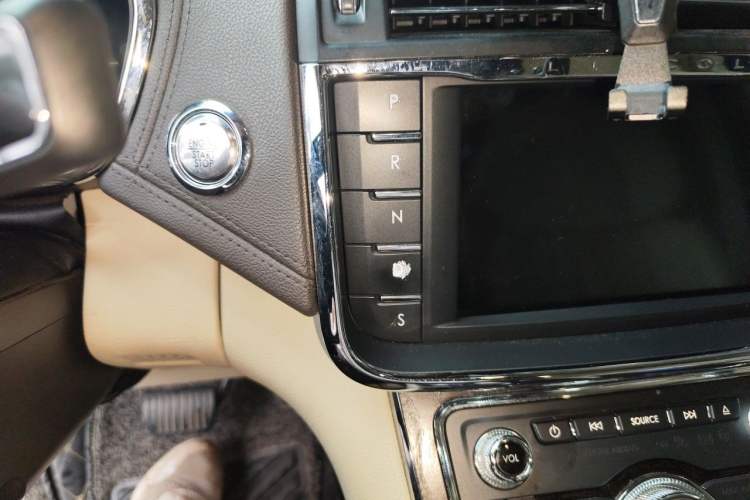 Used Lincoln Continental 2017 2.0T Two-Wheel Drive Deluxe Edition Gear Lever