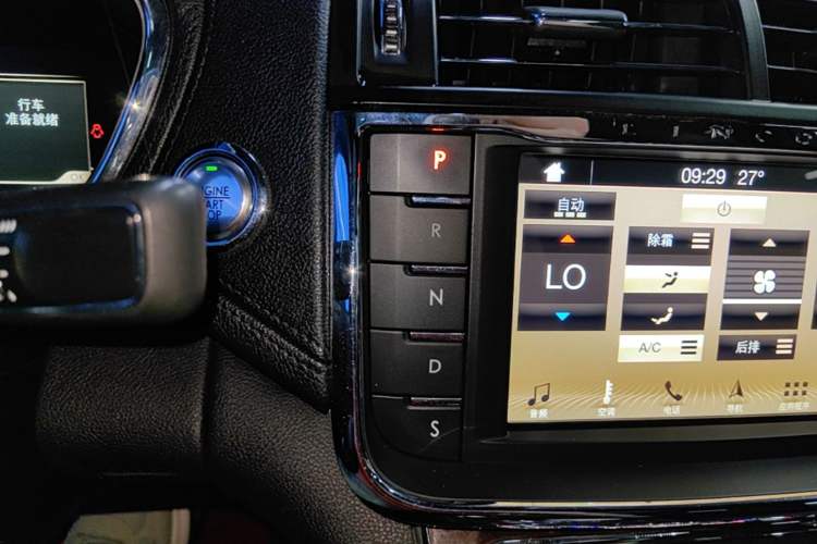 Used Lincoln Continental 2017 2.0T Two-Wheel Drive Prestige Edition Gear Lever
