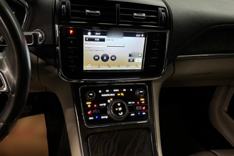 Used Lincoln Continental 2017 2.0T Two-Wheel Drive Deluxe Edition Interior 1
