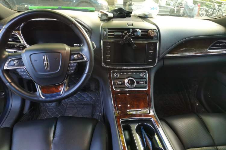Used Lincoln Continental 2017 2.0T Two-Wheel Drive Deluxe Edition Interior 2