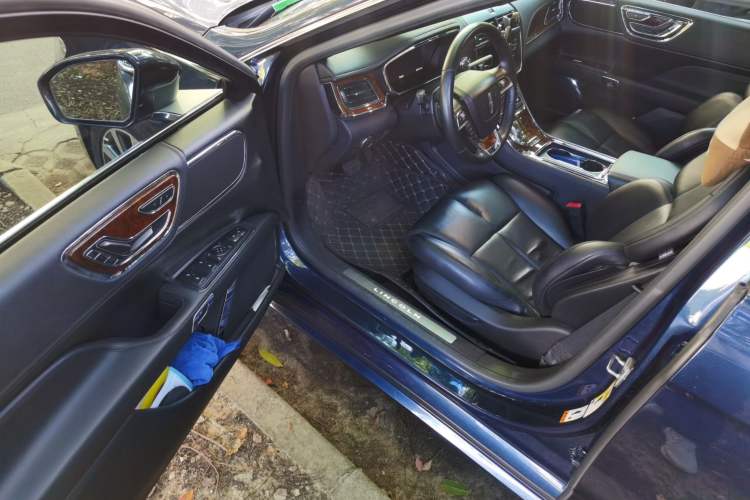Used Lincoln Continental 2017 2.0T Two-Wheel Drive Deluxe Edition Interior 3