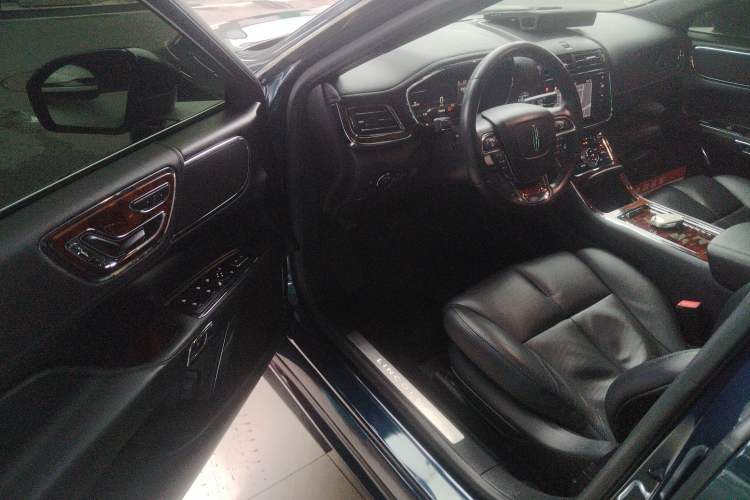 Used Lincoln Continental 2017 2.0T Two-Wheel Drive Deluxe Edition Interior 3