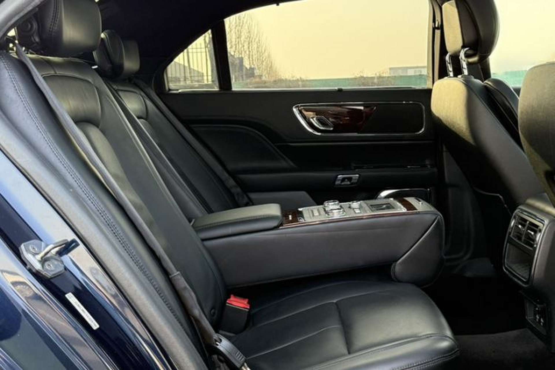 Used Lincoln Continental 2017 2.0T Two-Wheel-Drive Luxury Edition Interior 5