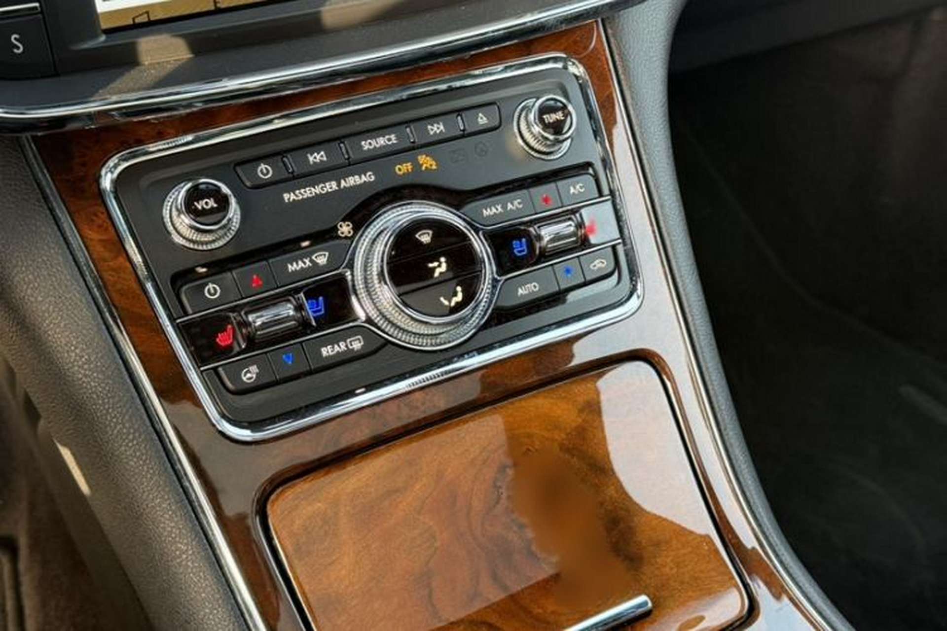 Used Lincoln Continental 2017 2.0T Two-Wheel-Drive Luxury Edition Interior 7