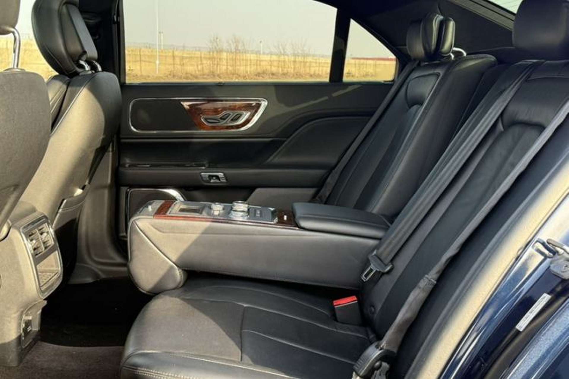 Used Lincoln Continental 2017 2.0T Two-Wheel-Drive Luxury Edition Interior 9