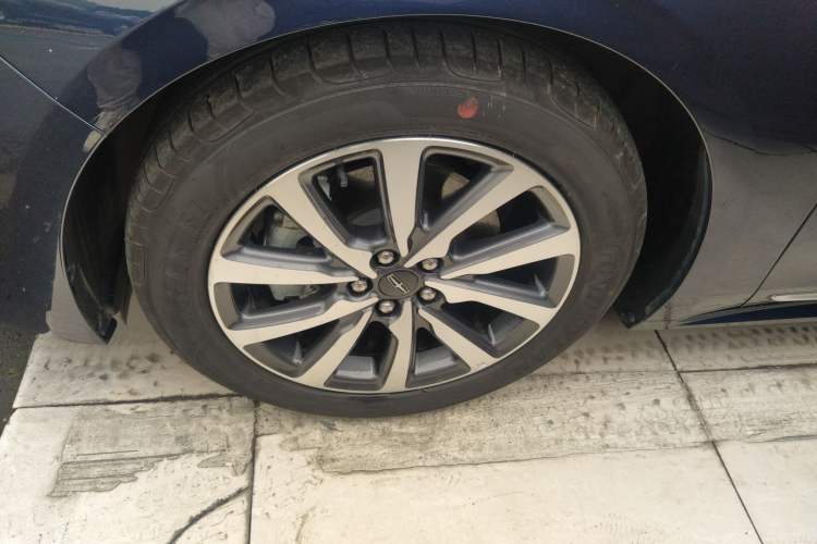 Used Lincoln Continental 2017 2.0T Two-Wheel Drive Deluxe Edition Left Front Wheel Hub