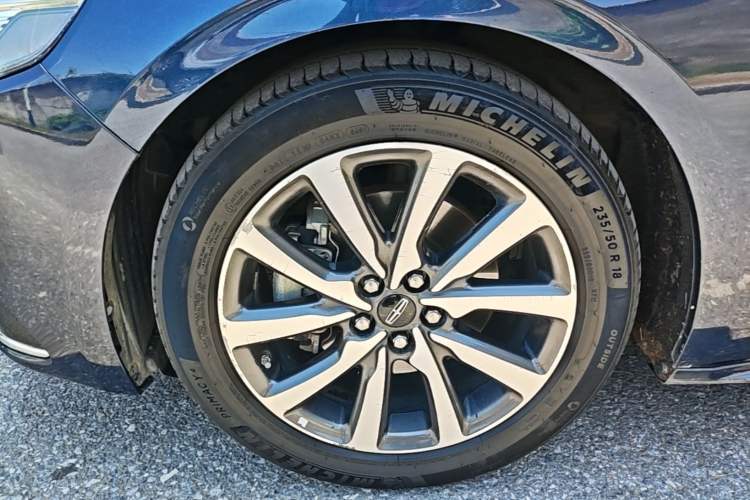 Used Lincoln Continental 2017 2.0T Two-Wheel Drive Deluxe Edition Left Front Wheel Hub