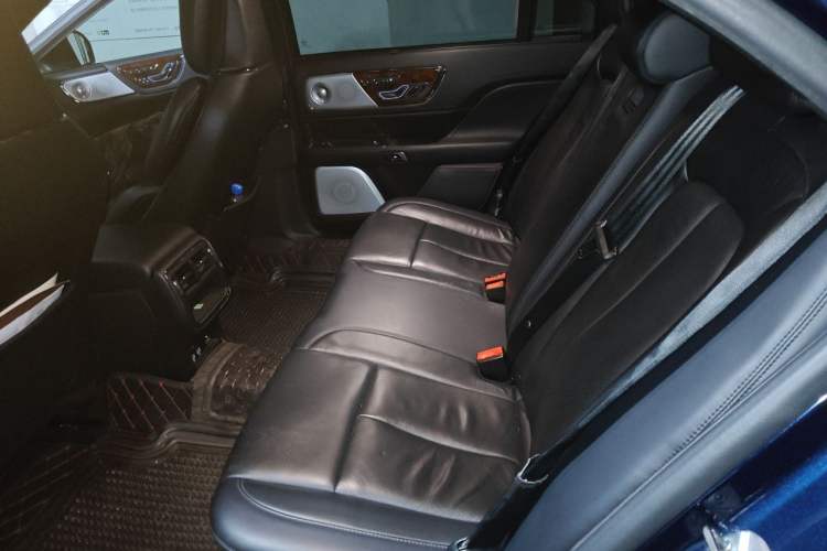 Used Lincoln Continental 2017 3.0T Four-Wheel Drive Prestige Edition Left Rear Seat