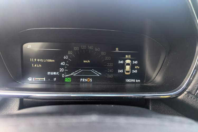 Used Lincoln Continental 2017 2.0T Two-Wheel Drive Prestige Edition Odometer Close Up
