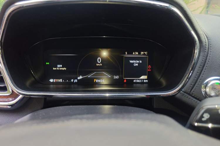 Used Lincoln Continental 2017 2.0T Two-Wheel Drive Prestige Edition Odometer Close Up