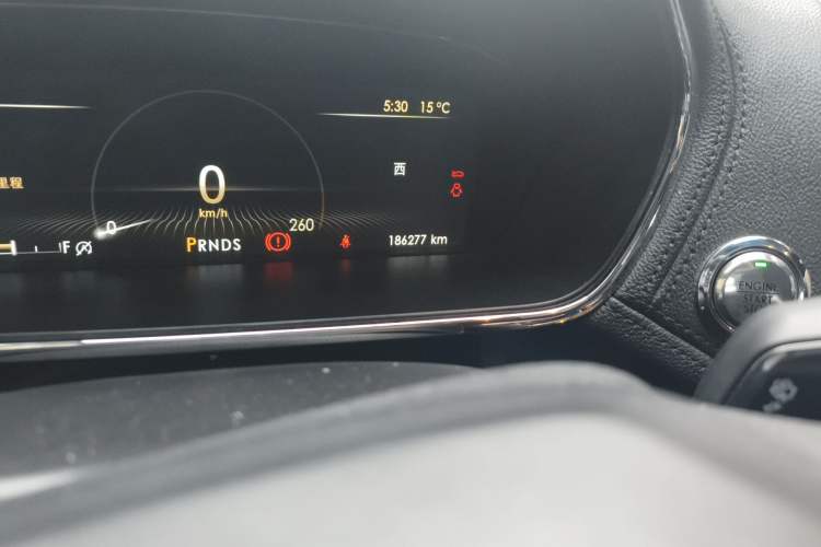 Used Lincoln Continental 2017 2.0T Two-Wheel Drive Deluxe Edition Odometer Close Up