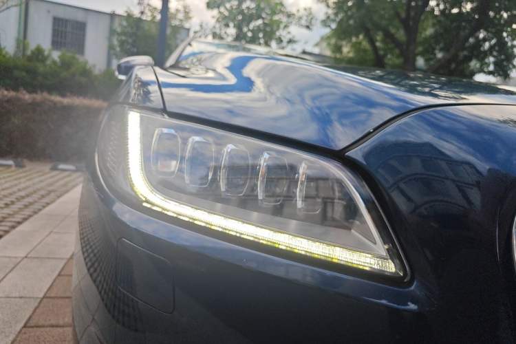 Used Lincoln Continental 2017 2.0T Two-Wheel-Drive Luxury Edition Right Front Headlight