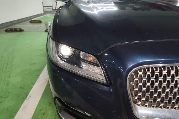 Used Lincoln Continental 2017 2.0T Two-Wheel Drive Deluxe Edition Right Front Headlight