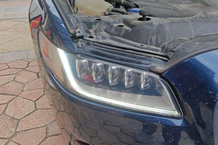 Used Lincoln Continental 2017 2.0T Two-Wheel-Drive Luxury Edition Right Front Headlight