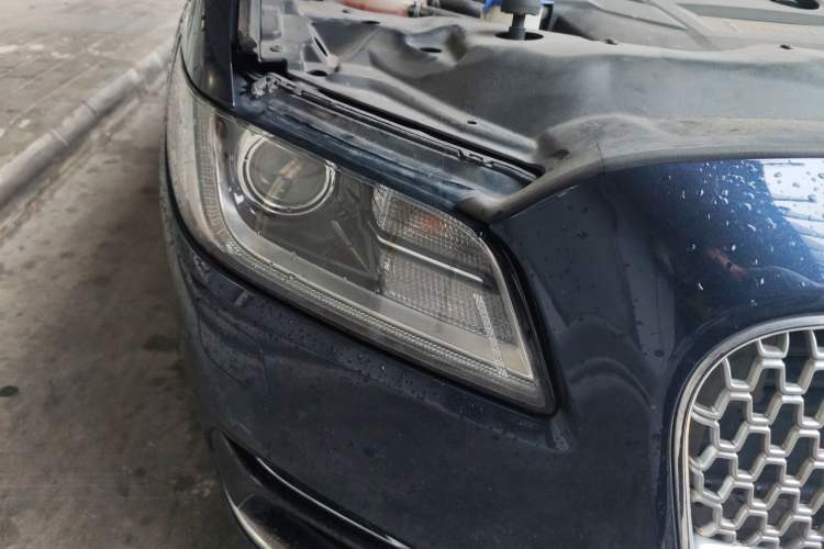Used Lincoln Continental 2017 2.0T Two-Wheel Drive Deluxe Edition Right Front Headlight