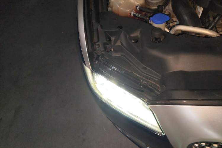 Used Lincoln Continental 2017 3.0T Four-Wheel Drive Presidential Edition Right Front Headlight