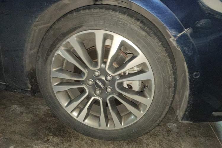 Used Lincoln Continental 2017 3.0T Four-Wheel Drive Prestige Edition Right Front Wheel Hub