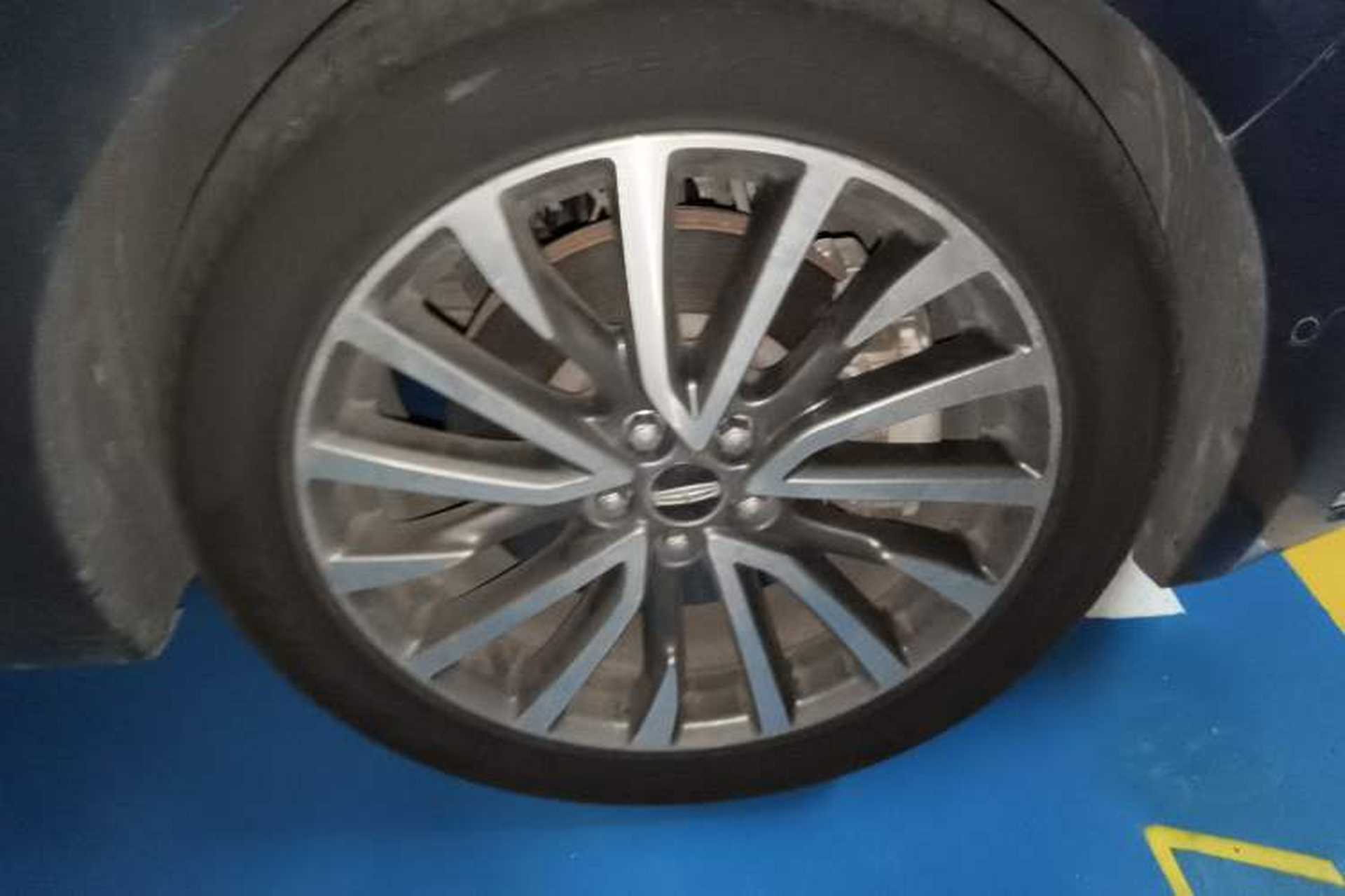 Used Lincoln Continental 2017 2.0T Two-Wheel Drive Prestige Edition Right Front Wheel Hub