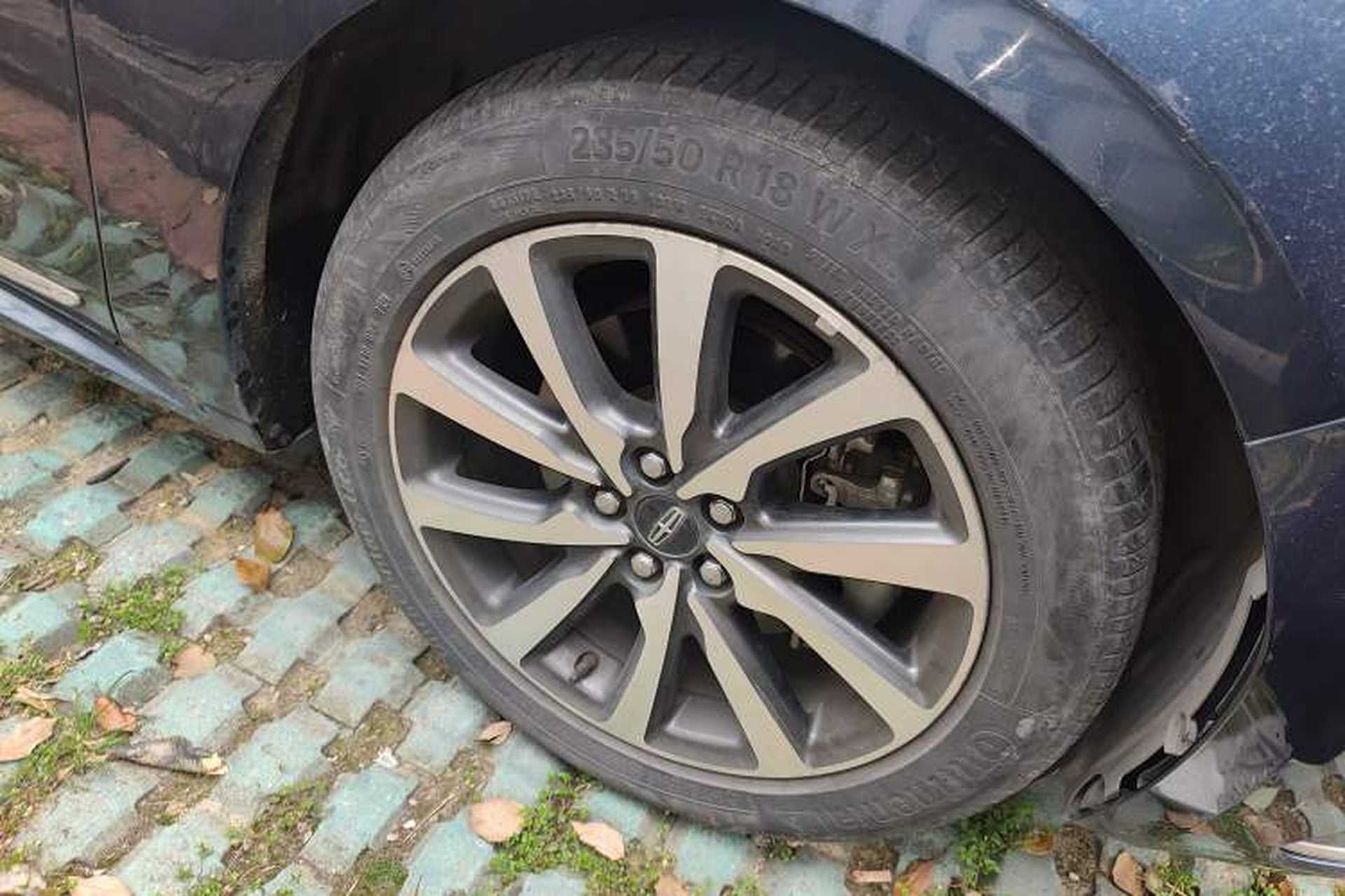 Used Lincoln Continental 2017 2.0T Two-Wheel Drive Deluxe Edition Right Front Wheel Hub