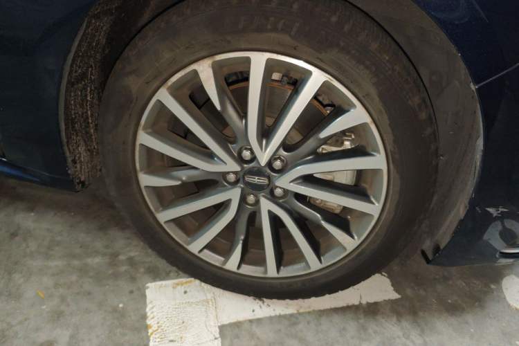 Used Lincoln Continental 2017 2.0T Two-Wheel-Drive Luxury Edition Right Front Wheel Hub