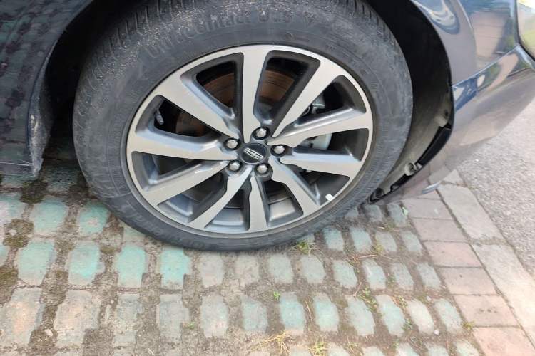 Used Lincoln Continental 2017 2.0T Two-Wheel Drive Deluxe Edition Right Front Wheel Hub