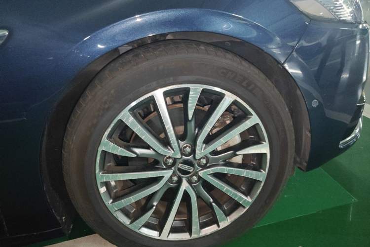 Used Lincoln Continental 2017 2.0T Two-Wheel Drive Prestige Edition Right Front Wheel Hub