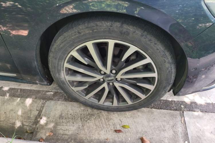 Used Lincoln Continental 2017 2.0T Two-Wheel Drive Prestige Edition Right Front Wheel Hub