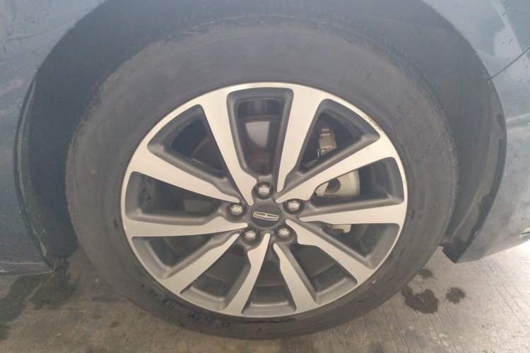 Used Lincoln Continental 2017 2.0T Two-Wheel Drive Deluxe Edition Right Front Wheel Hub