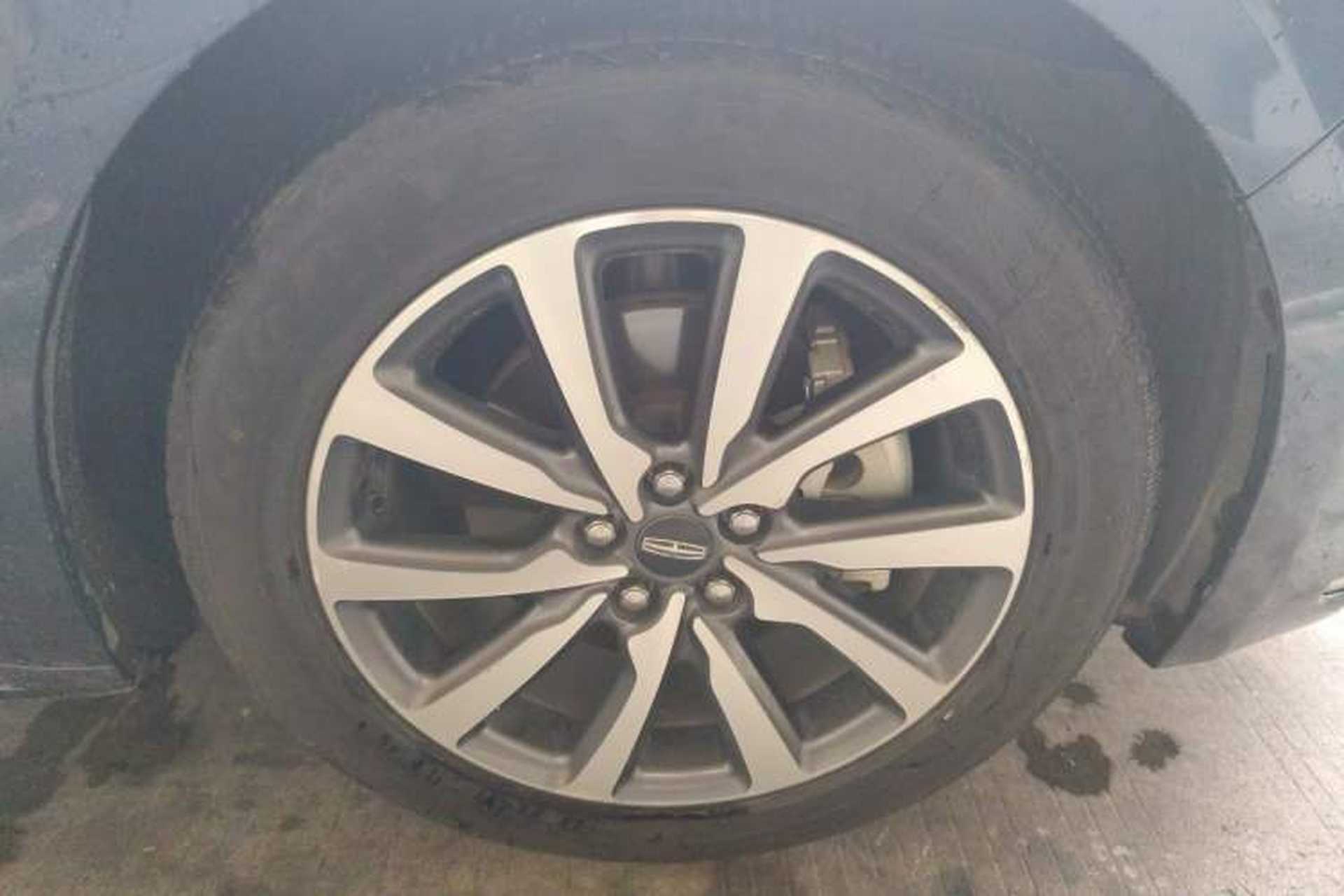 Used Lincoln Continental 2017 2.0T Two-Wheel Drive Deluxe Edition Right Front Wheel Hub
