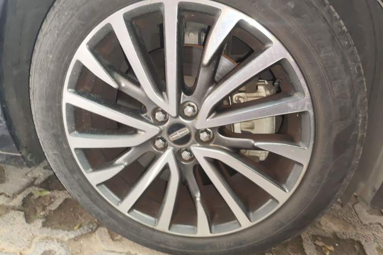 Used Lincoln Continental 2017 2.0T Two-Wheel Drive Prestige Edition Right Front Wheel Hub