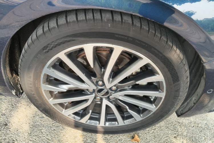 Used Lincoln Continental 2017 2.0T Two-Wheel Drive Prestige Edition Right Front Wheel Hub