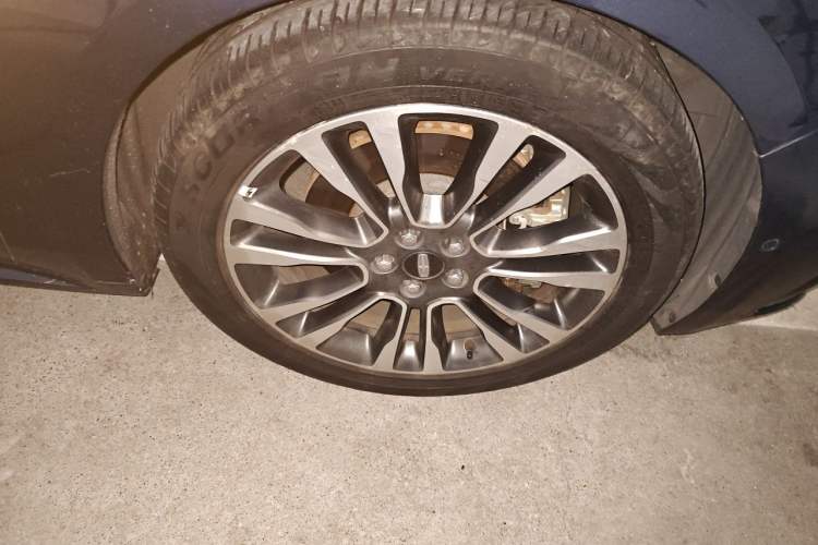 Used Lincoln Continental 2017 3.0T Four-Wheel Drive Prestige Edition Right Front Wheel Hub