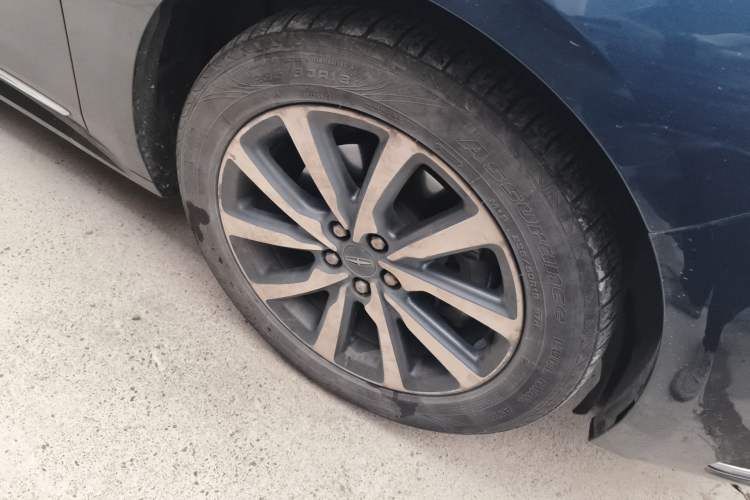Used Lincoln Continental 2017 2.0T Two-Wheel Drive Deluxe Edition Right Front Wheel Hub