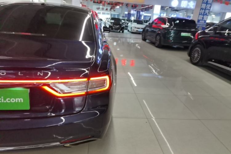 Used Lincoln Continental 2017 2.0T Two-Wheel-Drive Luxury Edition Right Rear Taillight