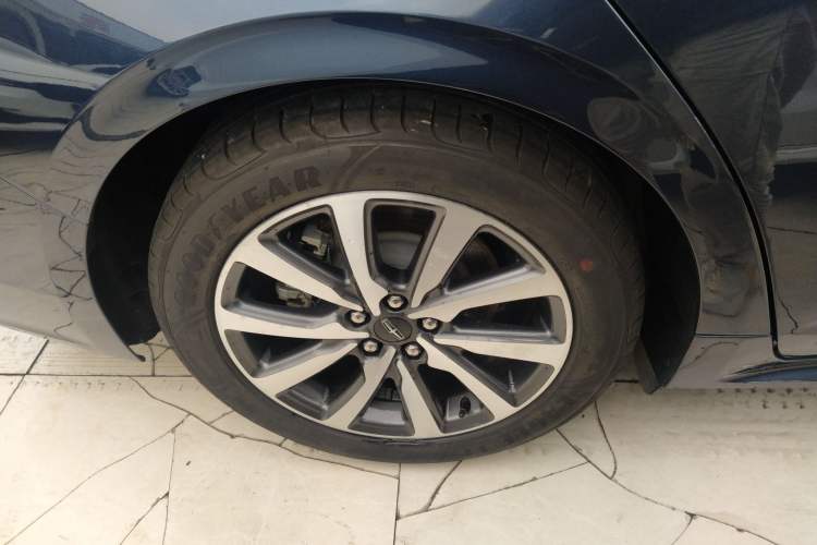 Used Lincoln Continental 2017 2.0T Two-Wheel Drive Deluxe Edition Right Rear Wheel Hub