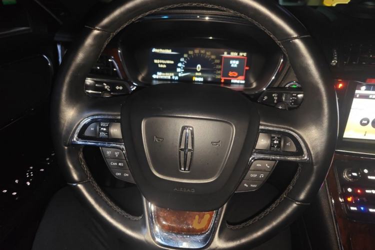Used Lincoln Continental 2017 2.0T Two-Wheel Drive Deluxe Edition Steering Wheel
