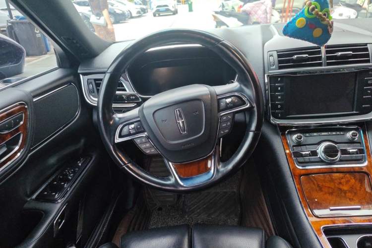 Used Lincoln Continental 2017 2.0T Two-Wheel-Drive Luxury Edition Steering Wheel