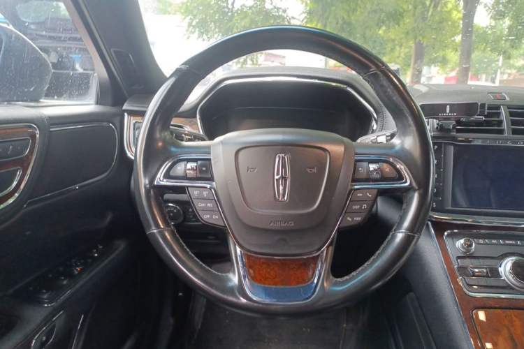 Used Lincoln Continental 2017 2.0T Two-Wheel Drive Deluxe Edition Steering Wheel